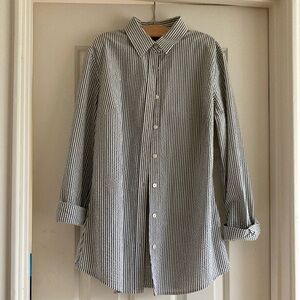 Banana Republic | Gray/White Pin Striped Button Down Riley Shirt | Size Petite 0